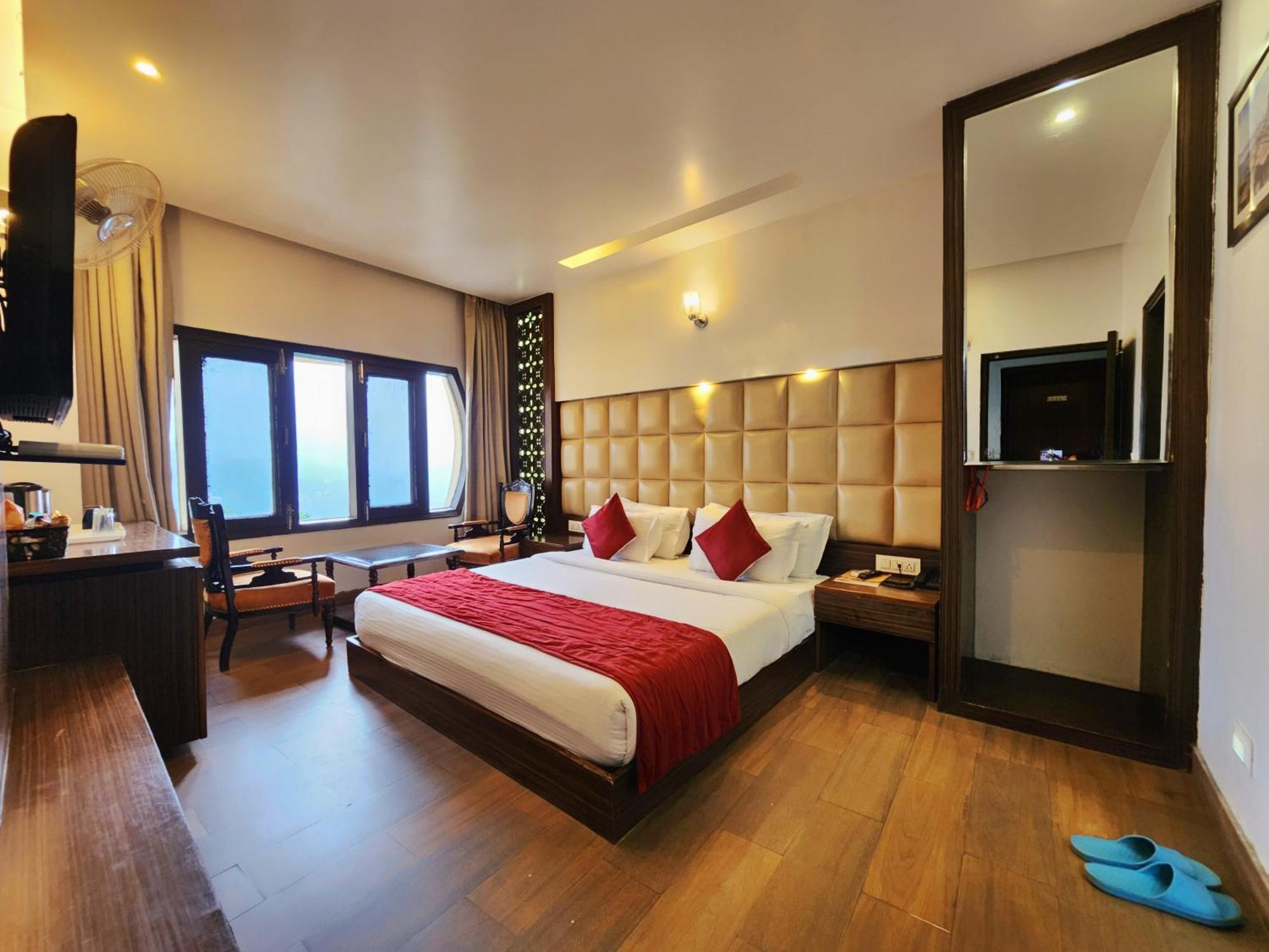 Hotel Surya シムラー エクステリア 写真