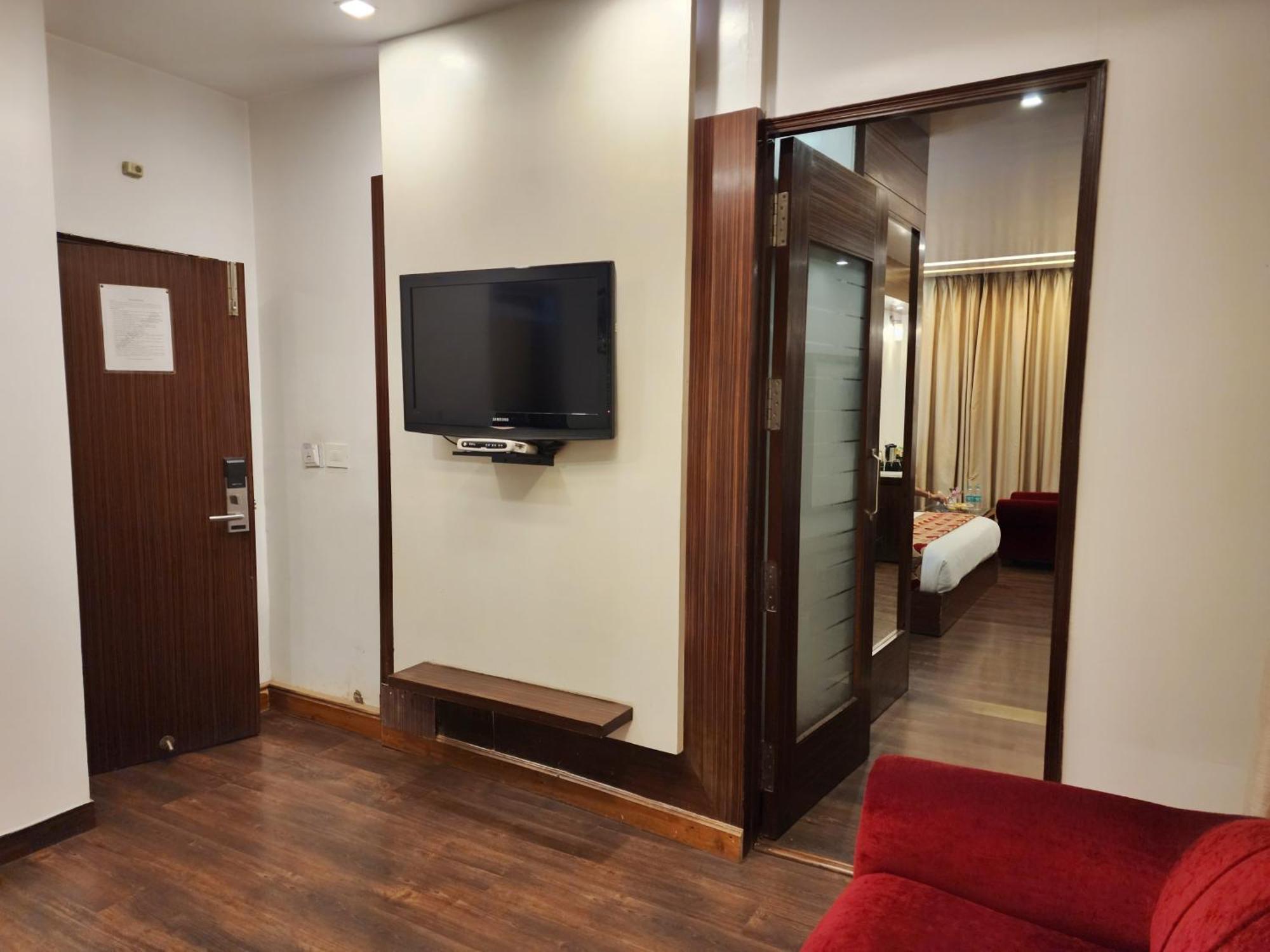 Hotel Surya シムラー エクステリア 写真