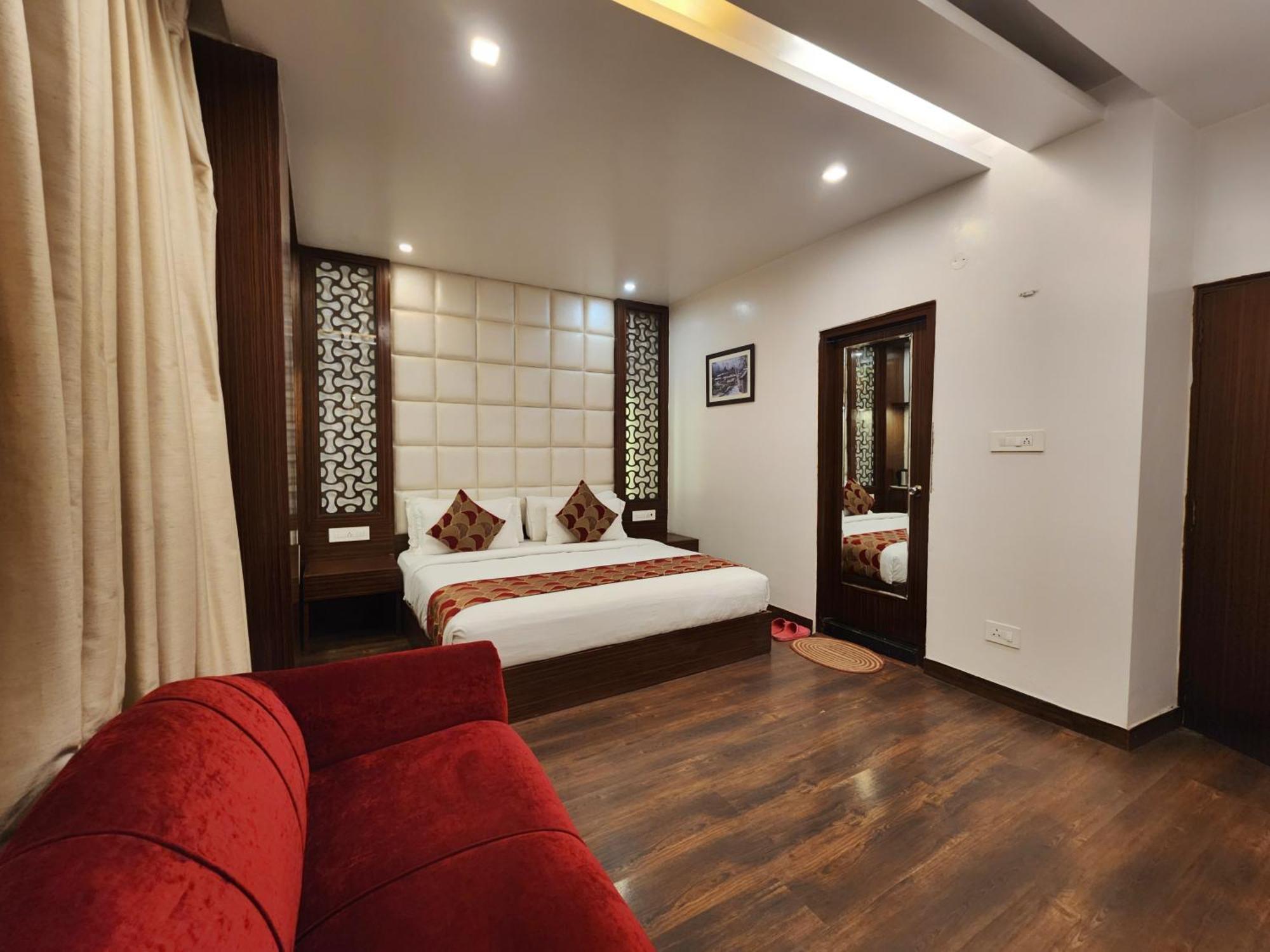 Hotel Surya シムラー エクステリア 写真