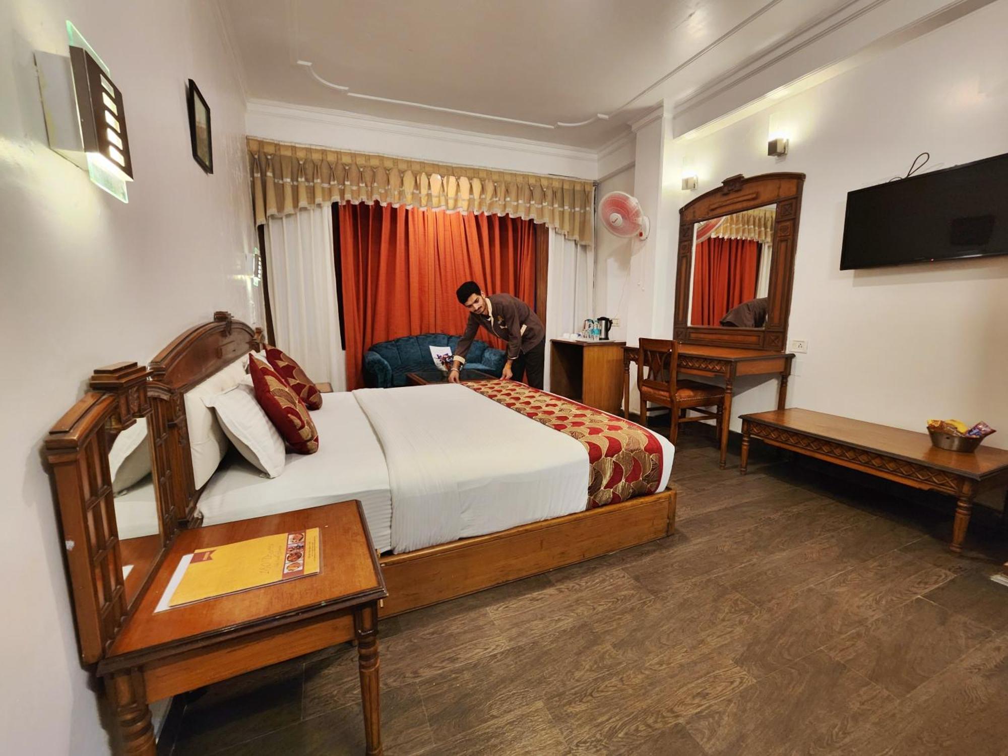 Hotel Surya シムラー エクステリア 写真