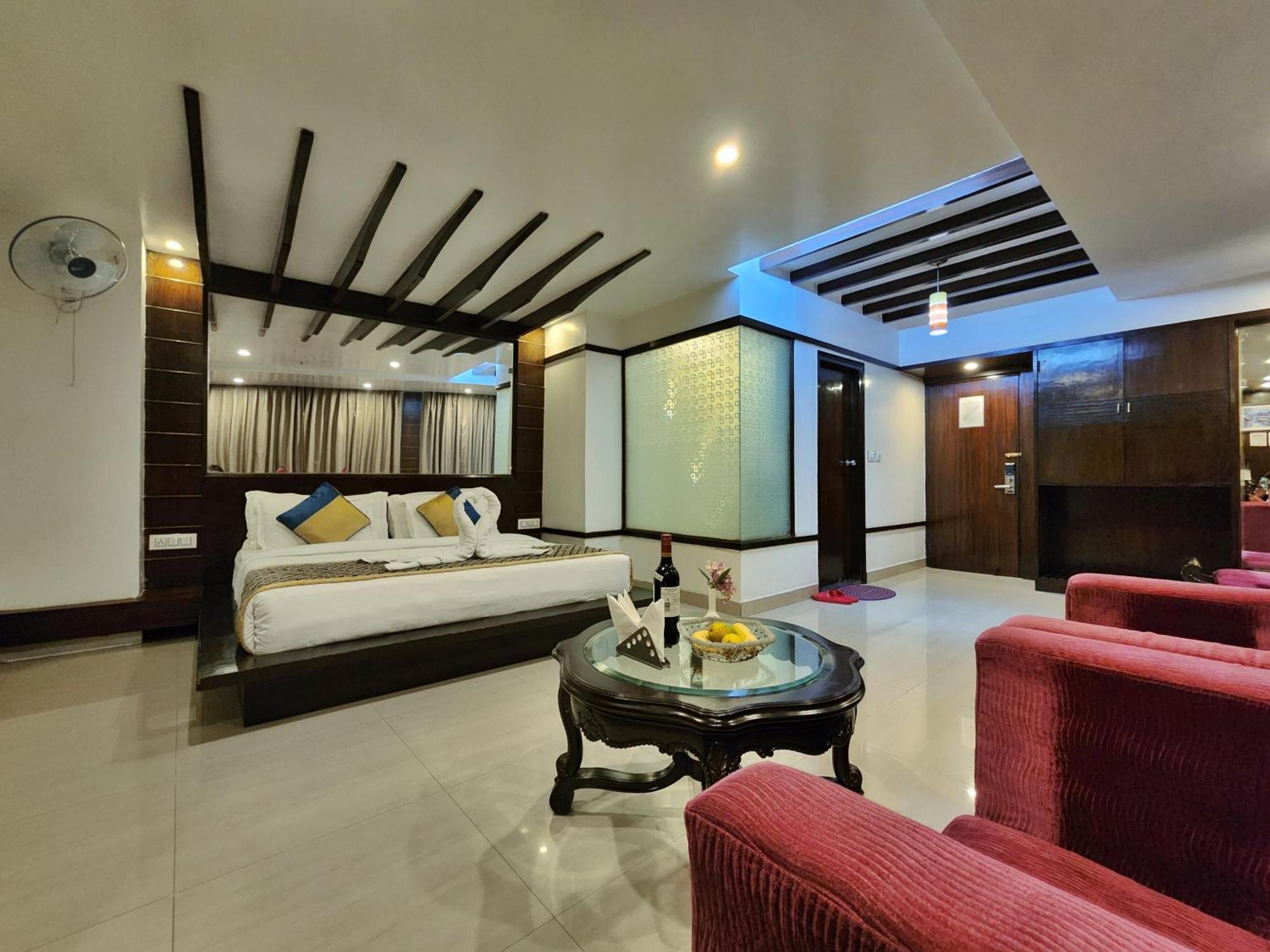 Hotel Surya シムラー エクステリア 写真