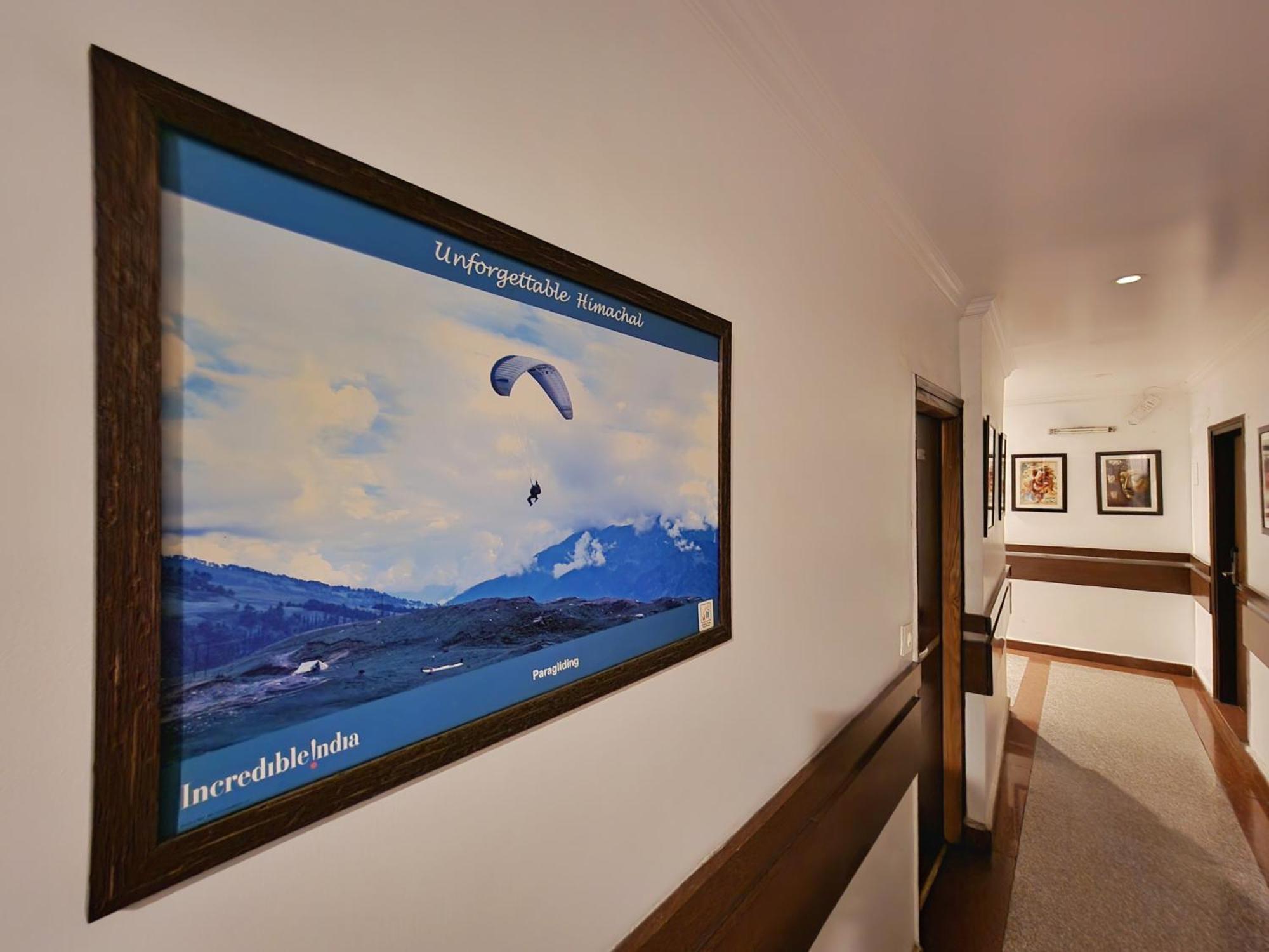 Hotel Surya シムラー エクステリア 写真