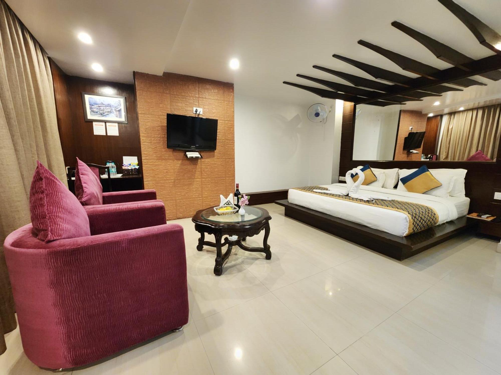 Hotel Surya シムラー エクステリア 写真