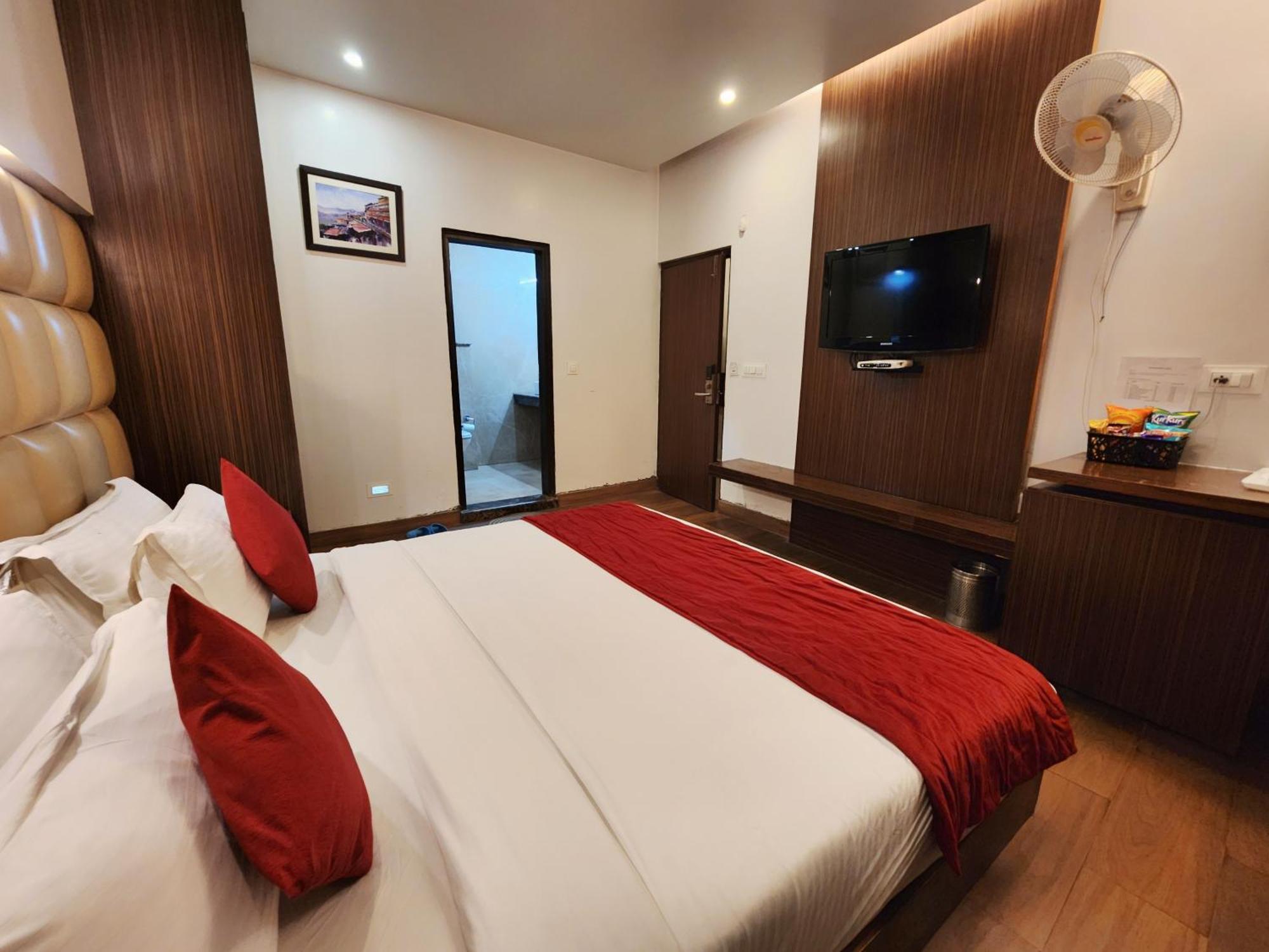 Hotel Surya シムラー エクステリア 写真