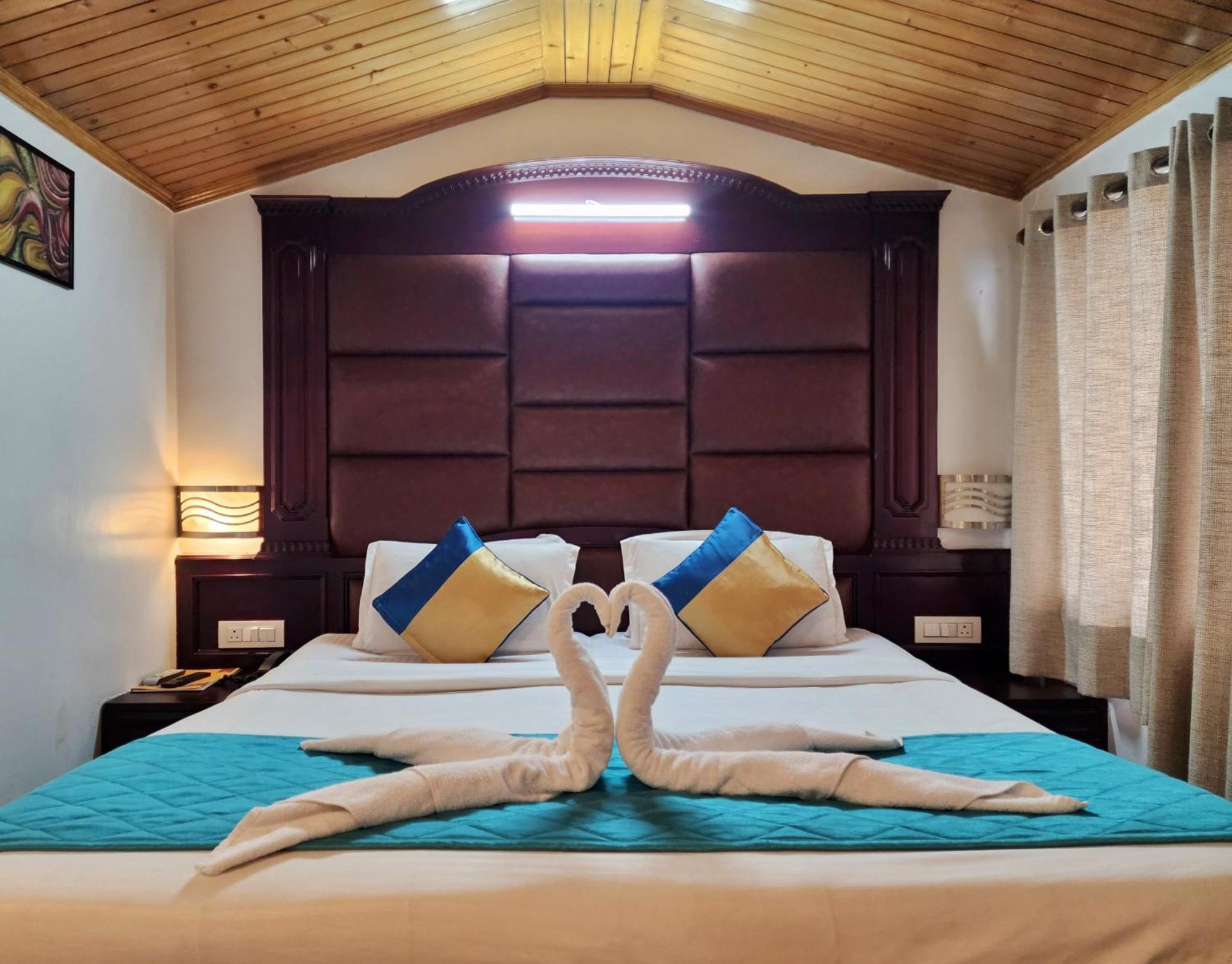 Hotel Surya シムラー エクステリア 写真