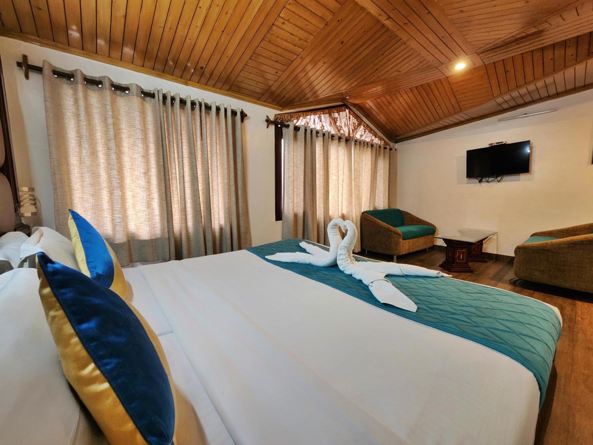 Hotel Surya シムラー エクステリア 写真