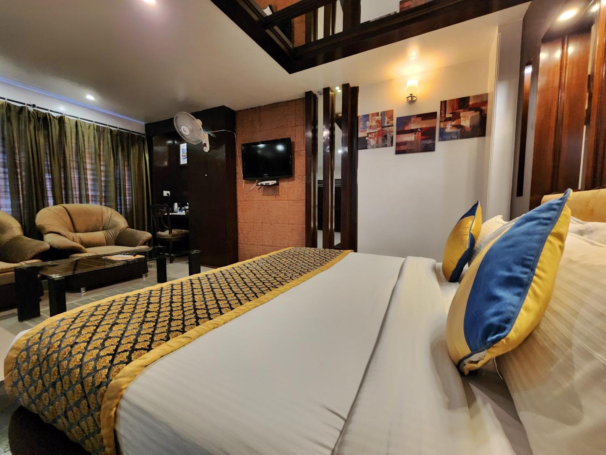 Hotel Surya シムラー エクステリア 写真