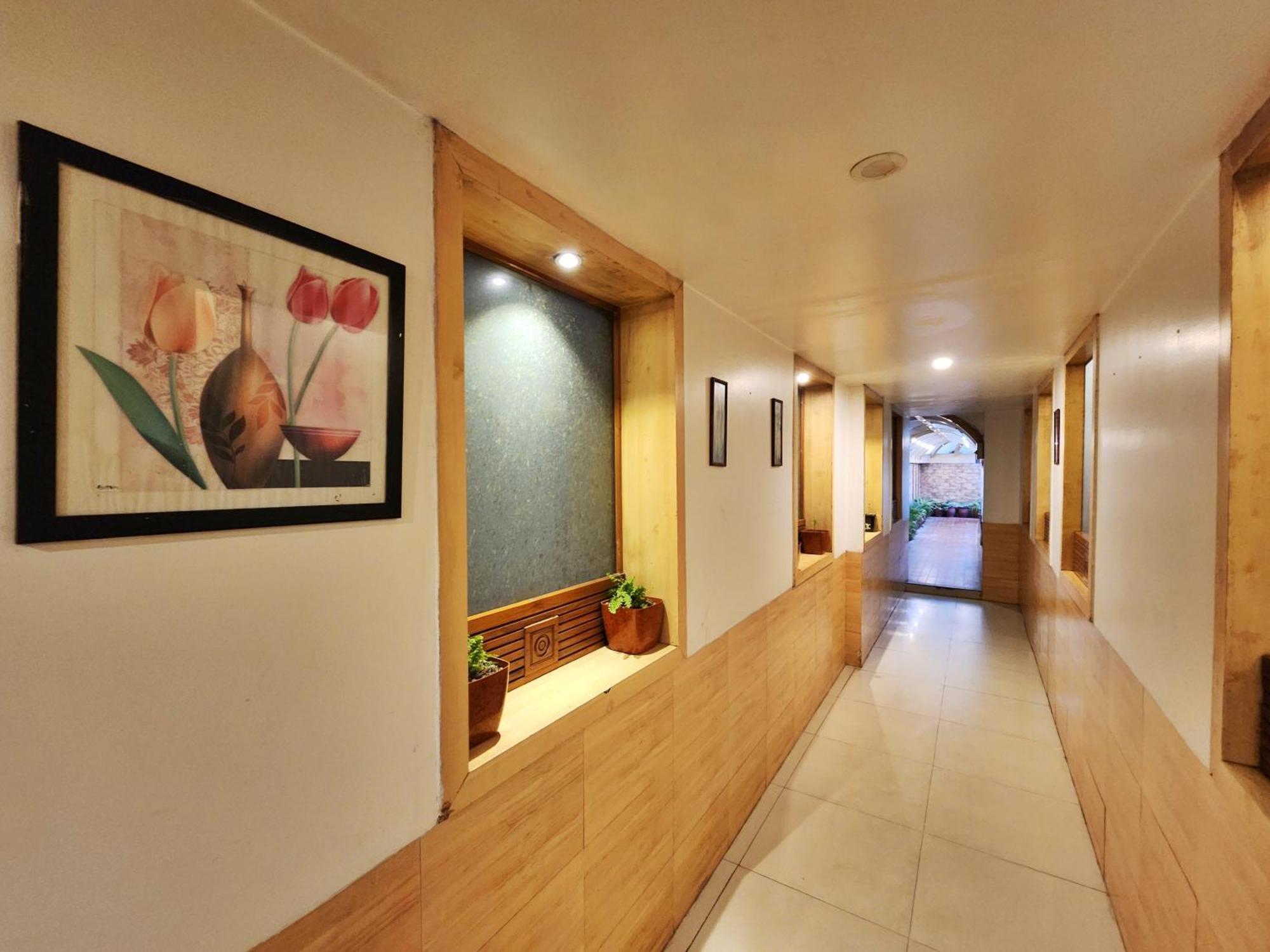 Hotel Surya シムラー エクステリア 写真