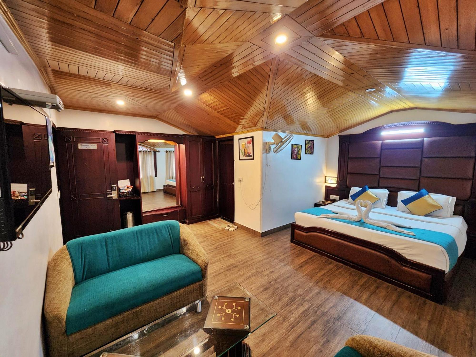 Hotel Surya シムラー エクステリア 写真