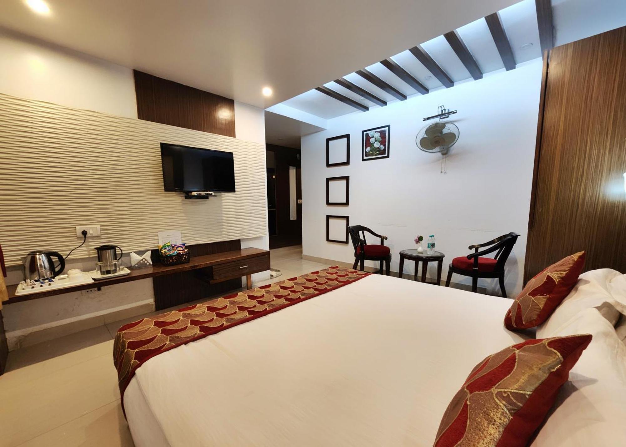 Hotel Surya シムラー エクステリア 写真