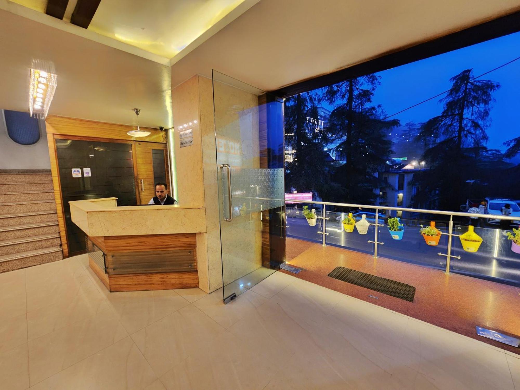 Hotel Surya シムラー エクステリア 写真