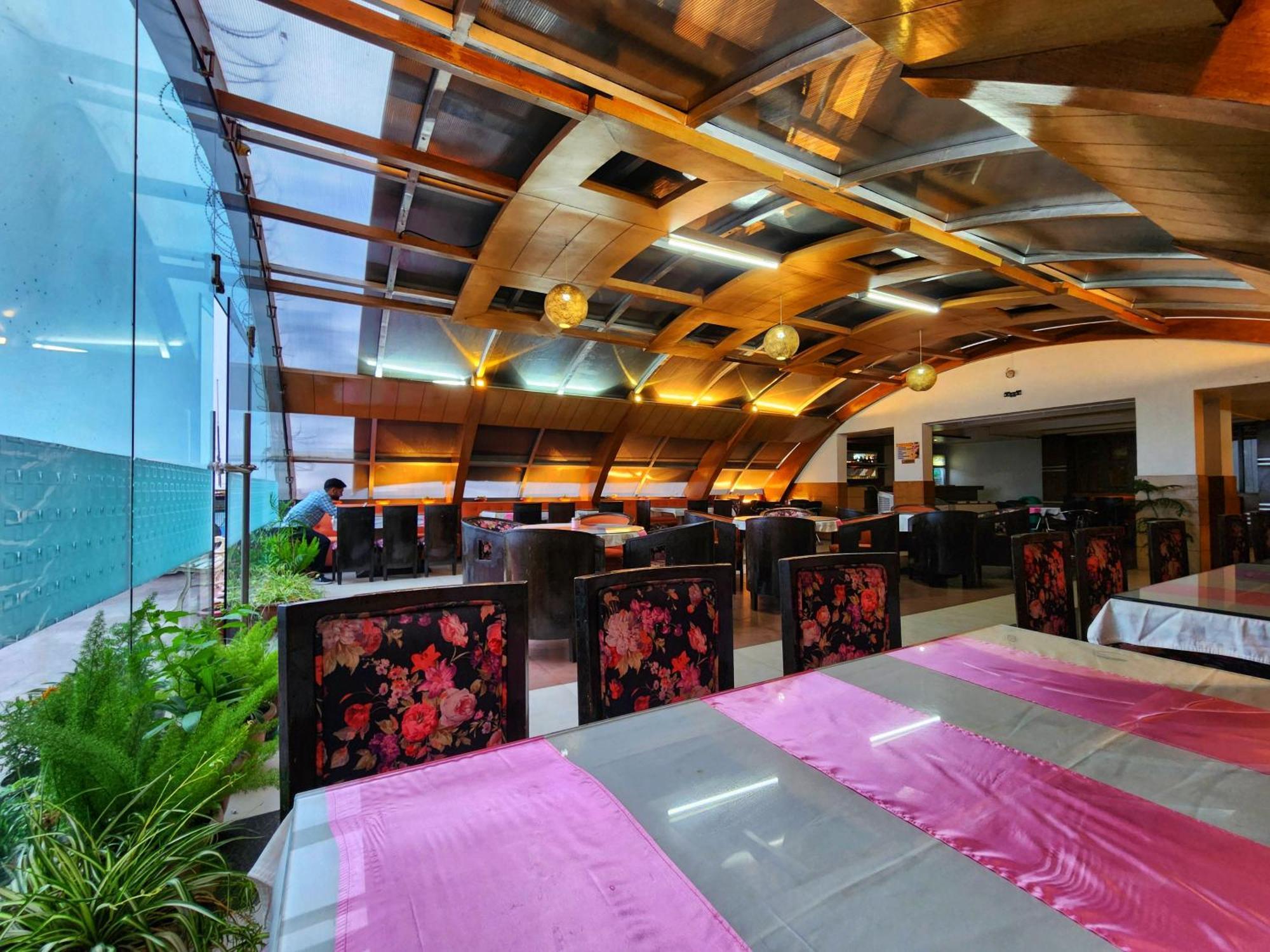 Hotel Surya シムラー エクステリア 写真